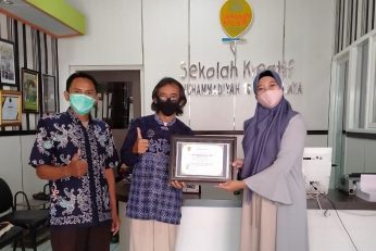 Estafet Kepengurusan Komite Sekolah Dari Kepemimpinan Bu Dian Tantri (2018-2020)Ke Pak Ilyan (2020-2022).