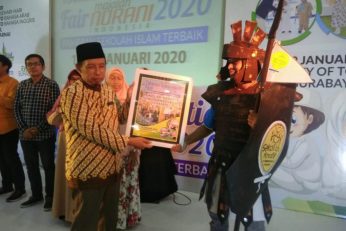 Sekolah Kreatif SDM 16 Surabaya Juara Stand Terkreatif