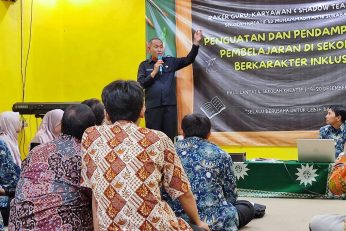 Kadispendik Surabaya Beri Motivasi Sekolah Kreatif Baratajaya