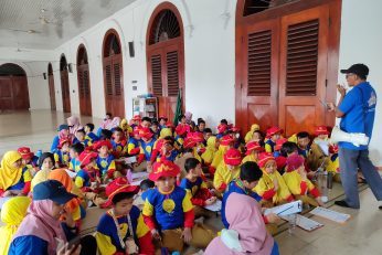 Sekolah Kreatif Baratajaya Ajak Siswa Mengenal Tempat Ibadah Sambil Belajar Toleransi
